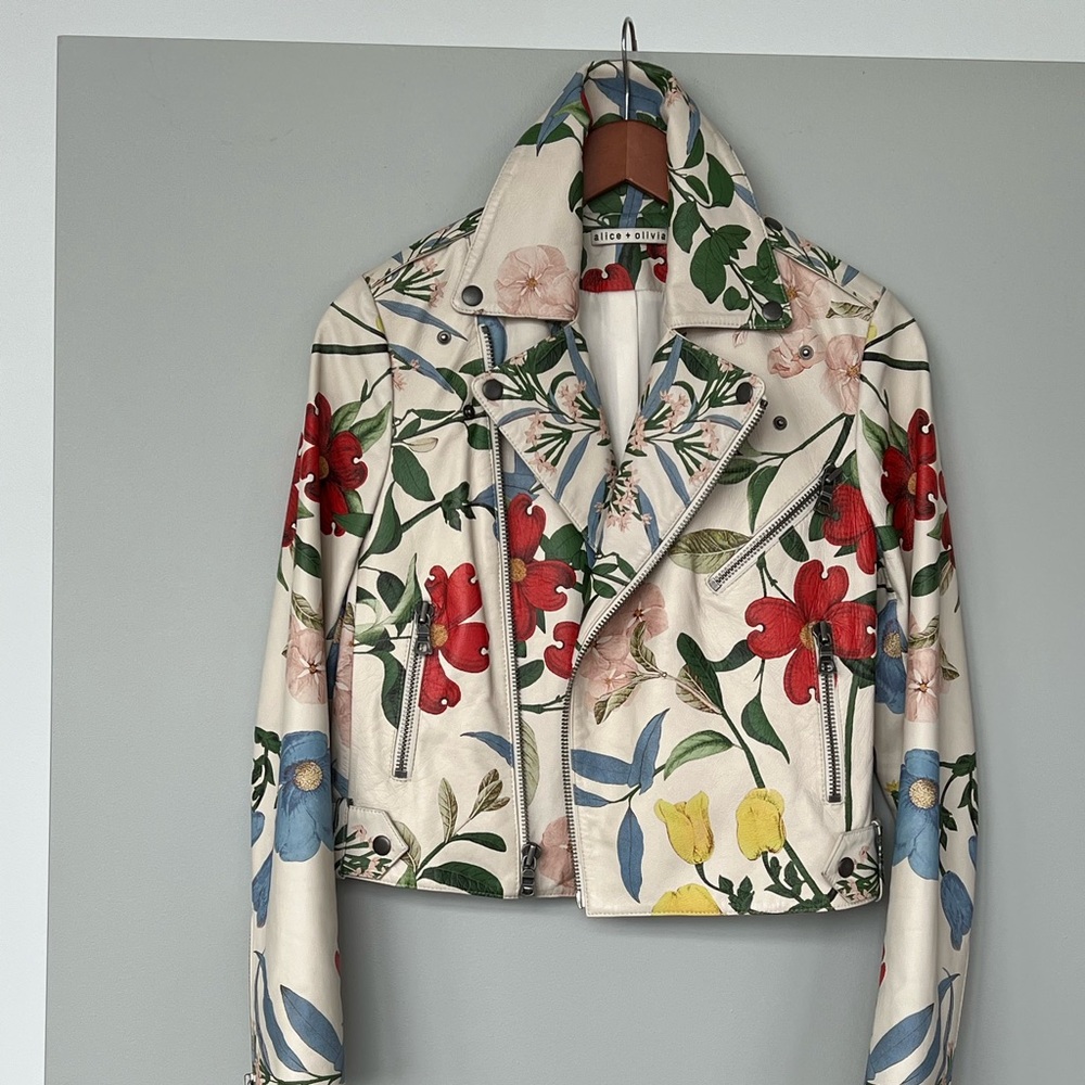 Hand painted, 100% leather jacket, great hardware